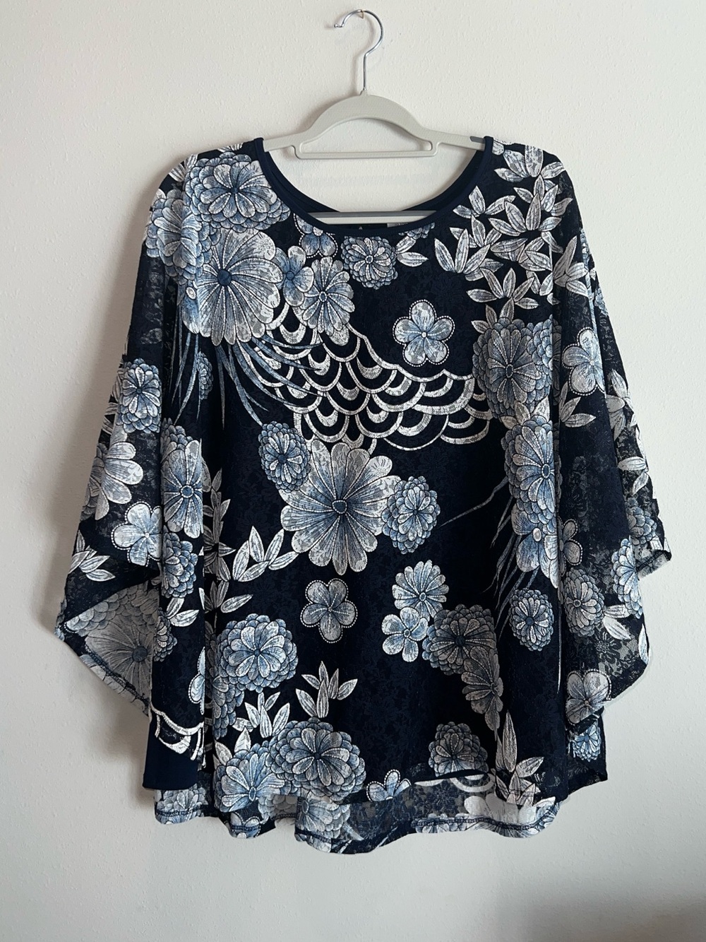 Avenue Women’s Lace Dolman Attached Tank Navy Floral Blouse Plus Size 26/28